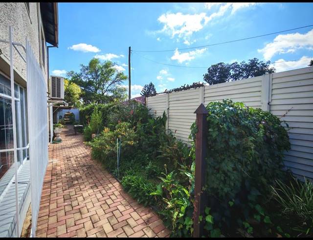 6 BEDROOM HOUSE FOR SALE IN CAPITAL PARK